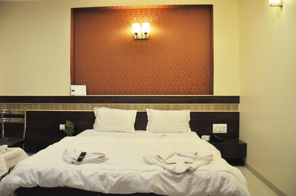 Hotel Sai Pancham Ширді Номер фото